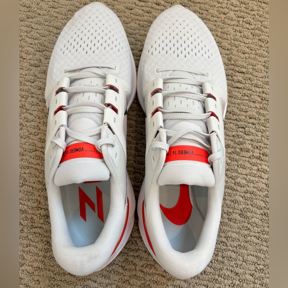 Nike Men's Air Volaris 16 White and Red Athletic Shoes - Picture 4 of 7